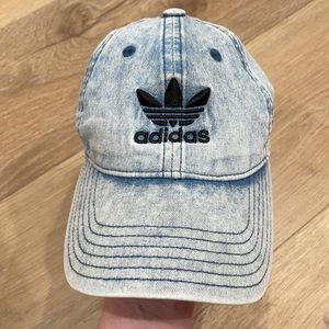 Adidas hat - excellent condition